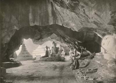 मौलमीन की गुफाएं, 1900। द्वारा अज्ञात