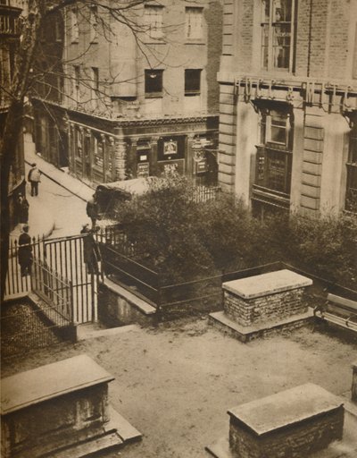 सेंट ओलेव्स, चर्च स्ट्रीट के चर्चयार्ड से कूपर्स आर्म्स, c1935। द्वारा अज्ञात