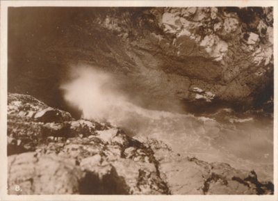 डेविल्स बेलोव्स, केनेंस कोव, 1927 द्वारा अज्ञात