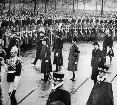 द ड्यूक ऑफ यॉर्क किंग जॉर्ज बनाम अंतिम संस्कार जुलूस, 1936, 1937 में द्वारा अज्ञात