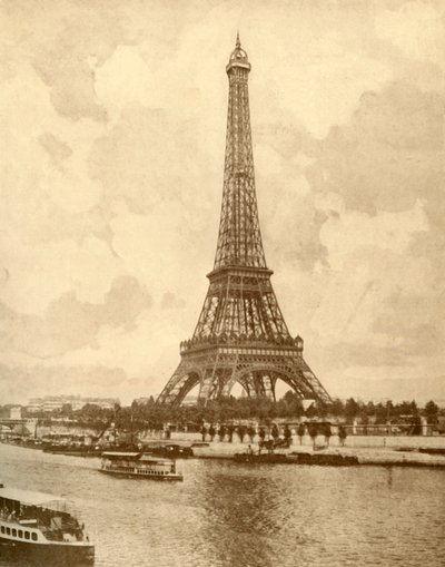 एफिल टॉवर, c1930। द्वारा अज्ञात