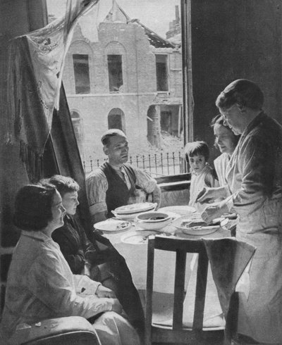 द फैमिली मस्ट ईट, c1940 1942 द्वारा अज्ञात