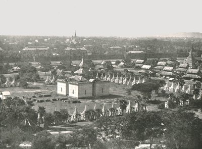 द फोर हंड्रेड एंड फिफ्टी टेम्पल्स, मंडले, बर्मा, 1895। द्वारा अज्ञात