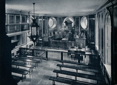 विलियम्सबर्ग के कैपिटल में जनरल कोर्ट, c1938 द्वारा अज्ञात