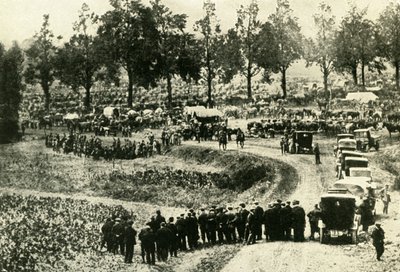 जर्मनों ने बेल्जियम के विसे में अगस्त 1914, c1920 में नागरिकों को गिरफ्तार किया। द्वारा अज्ञात