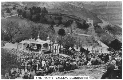 द हैप्पी वैली, लैन्डुड्नो, 1937 द्वारा अज्ञात