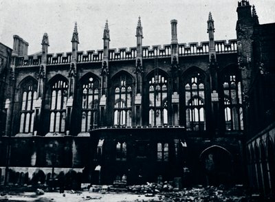 इनर टेम्पल में ऐतिहासिक हॉल पूरी तरह से आग से जल गया, 1941 द्वारा अज्ञात