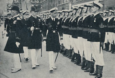 पोर्ट्समाउथ में द किंग ओपनिंग द नेवी वीक, c1935, 1937। द्वारा अज्ञात