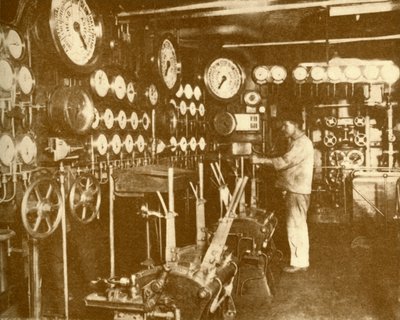 एक्विटनिया का मुख्य इंजन नियंत्रण मंच। c1930। द्वारा अज्ञात