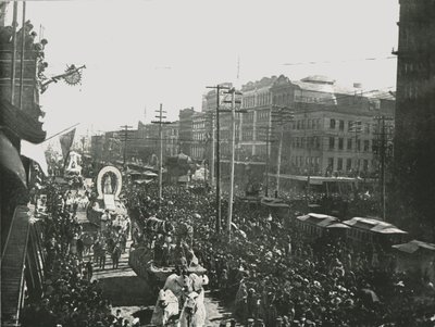 नॉर्ड स्ट्रीट, न्यू ऑरलियन्स, यूएसए, 1895 में मार्डी ग्रास परेड। द्वारा अज्ञात