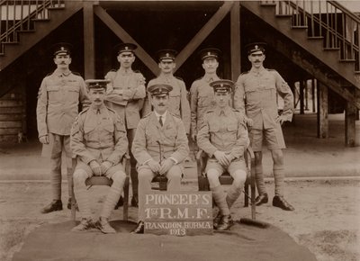 द पायनियर्स ऑफ़ द 1st रॉयल मुंस्टर फ्यूसिलर्स, रंगून, बर्मा, 1913। द्वारा अज्ञात