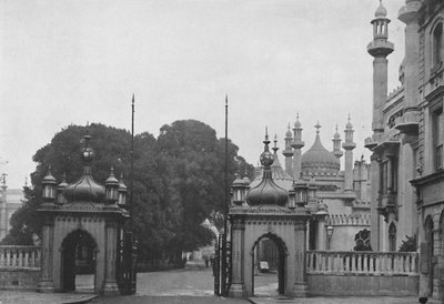 द साउथ गेट, c1900, 1939 द्वारा अज्ञात
