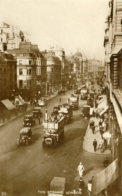 द स्ट्रैंड, लंदन, 1929। द्वारा अज्ञात