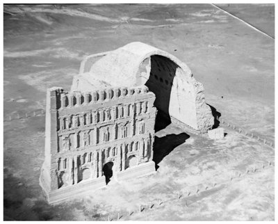 ताक-ए किसरा फ्रॉम द एयर, सीटीसेफॉन, इराक, 1926 द्वारा अज्ञात