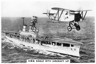 विमान वाहक पोत एचएमएस ईगल और एक फेयरी फ्लाईकैचर विमान, 1937 द्वारा अज्ञात