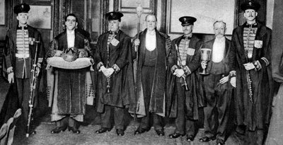सदलर्स कंपनी, लंदन के लिए 1926-1927 में एक नए मास्टर का चुनाव करने का वार्षिक समारोह द्वारा अज्ञात