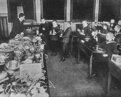 जर्मनी में तांबे की कमी, 1915 द्वारा अज्ञात