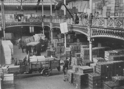 1915 के महान सरकारी भंडारों में से एक का प्रेषण कक्ष द्वारा अज्ञात
