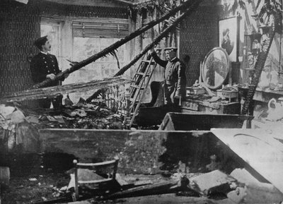 साउथेंड में 1915 में एक जर्जर मकानों का इंटीरियर द्वारा अज्ञात
