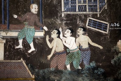 सिल्वर शिवालय परिसर की दीवारों का आंतरिक भाग भित्ति चित्रों से आच्छादित है, जिसमें रीम्कर की कहानियों को दर्शाया गया है, अर्थात क्लासिक भारतीय महाकाव्य, रामायण का खमेर संस्करण। भित्ति चित्रों के कुछ हिस्से खराब हो गए हैं और मौसम खराब हो गया है। भित्ति चित् द्वारा अज्ञात