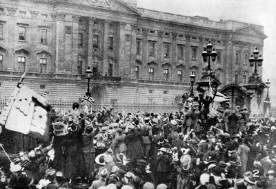 युद्धविराम की आधिकारिक सूचना पढ़ी जा रही है, बकिंघम पैलेस, 1918 1936 द्वारा अज्ञात