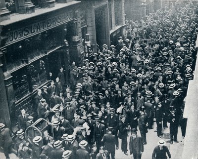 शहर में युद्ध का संकट: लंदन स्टॉक एक्सचेंज का समापन, 1914 द्वारा अज्ञात