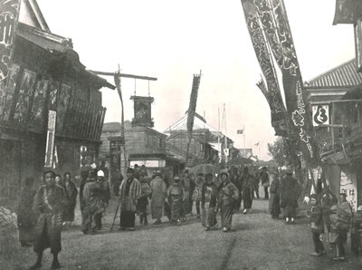थिएटर स्ट्रीट, योकोहामा, जापान, 1895। द्वारा अज्ञात