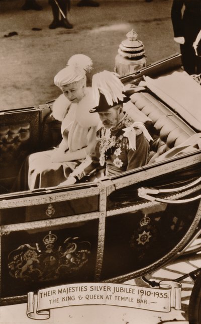 उनकी मेजेस्टीज़ सिल्वर जुबली 1910-1935। द किंग एंड क्वीन एट टेंपल बार, 1935। द्वारा अज्ञात