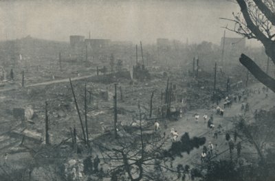टोकेओस स्मोल्डरिंग प्लेन ऑफ व्रेकेज एंड एशेज, सी 1935 द्वारा अज्ञात
