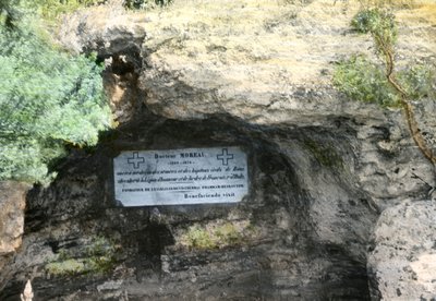 डॉक्टर मोरो का मकबरा, हम्माम मेस्काउटाइन, अल्जीरिया द्वारा अज्ञात