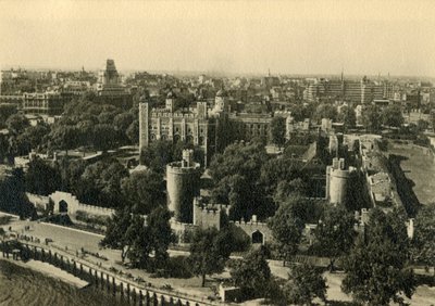 लंदन टावर। दक्षिण से सामान्य दृश्य, c1920। द्वारा अज्ञात