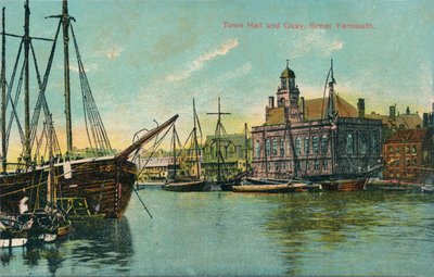 टाउन हॉल और क्वाई, ग्रेट यारमाउथ, नॉरफ़ॉक, c1905 द्वारा अज्ञात