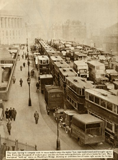 1935 में ब्लैकपर्स ब्रिज, लंदन पर ट्रैफिक जाम। द्वारा अज्ञात