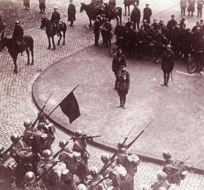 ट्रूप्स मार्चिंग, आचेन, जर्मनी, c1914-c1918 द्वारा अज्ञात