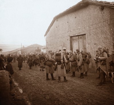 पीठ, सोमी, उत्तरी फ्रांस, c1914-c1918 पर पैक के साथ सैनिक द्वारा अज्ञात