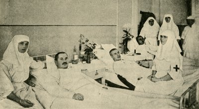 ज़ारिना एलेक्जेंड्रा नर्सिंग सैनिकों को घायल कर दिया, 1914, c1920। द्वारा अज्ञात