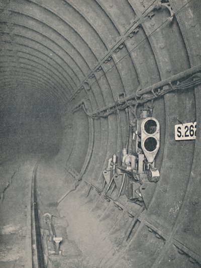 सुरंग सिग्नल और स्वचालित ट्रेन-स्टॉप। लंदन अंडरग्राउंड रेलवे, 1926 द्वारा अज्ञात