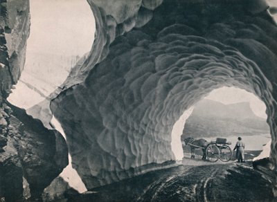 बर्फ के माध्यम से सुरंग, Hauklid दर्रा, 1914। द्वारा अज्ञात
