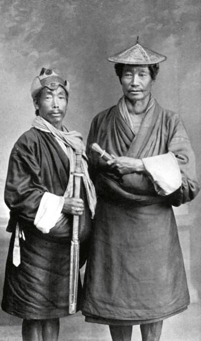 दो सिक्किमी पुरुष, c1910 द्वारा अज्ञात
