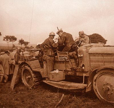 बैराज गुब्बारे के लिए चरखी का उपयोग, सोम्मे, उत्तरी फ्रांस, c1914-c1918। द्वारा अज्ञात
