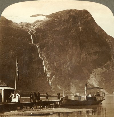 नेसडल, नॉर्वे से c1905 - लेक लीन में रवनेफजेल्ड ग्लेशियर से यूटिगार्ड्स फॉल्स। द्वारा अज्ञात