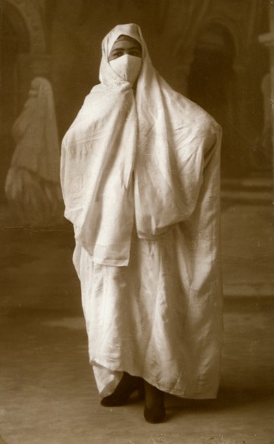 वील्ड महिला, अल्जीयर्स, अल्जीरिया, 1943 द्वारा अज्ञात