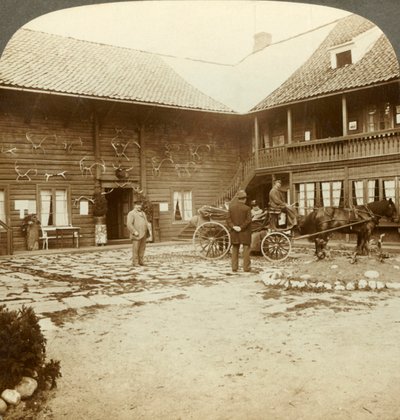 विक्टोरिया होटल, c1905, बीहड़ नॉर्वे में, कोन्ग्सबर्ग में हिरन-भक्षी लोगों से सजी। द्वारा अज्ञात