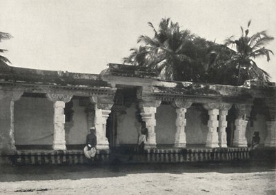 1926 में सीलोन के एक हिंदू मंदिर के फ़ोयर द्वारा अज्ञात