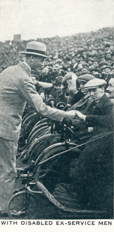 विकलांग पूर्व-सेवा पुरुषों के साथ, 1922 1937 द्वारा अज्ञात