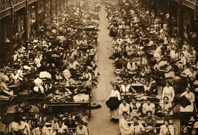 रॉयल आर्मी क्लोथिंग फैक्ट्री, प्रथम विश्व युद्ध, 1914-1918, 1933 में काम करने वाली महिलाएँ। द्वारा अज्ञात
