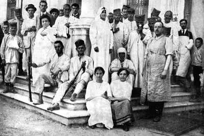घायल सैनिकों की देखभाल सर्बियाई रेड क्रॉस, प्रथम विश्व युद्ध, 1914 द्वारा की जा रही थी द्वारा अज्ञात