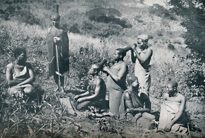 ज़ुलु बालिकाएँ, 1912 द्वारा अज्ञात