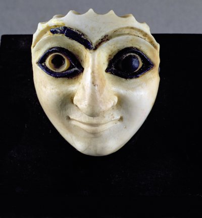 निनी-ज़ाज़ा के मंदिर, मारी, २६०० ईसा पूर्व (अलबास्टर और लैपिस लाजुली) से एक आकृति का प्रमुख द्वारा अज्ञात