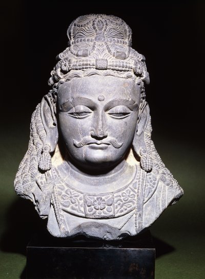 डाउनकास्ट अभिव्यक्ति के साथ बोधिसत्व का एक बड़ा सिर, दूसरी-तीसरी शताब्दी द्वारा अज्ञात